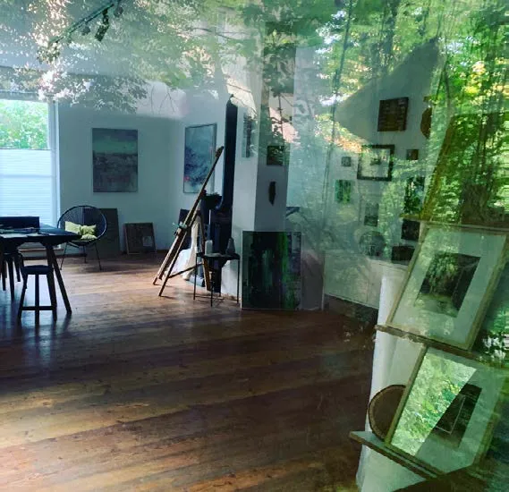 Atelier von Elli Hurst, Innenansicht mit Werken